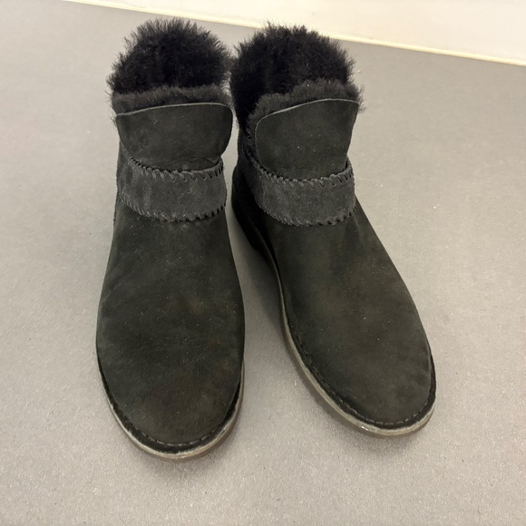 UGG MCKAY BLACK SUEDE ANKLE STRAP WOMEN'S BOOTS SIZE US 7 - Picture 4 of 15